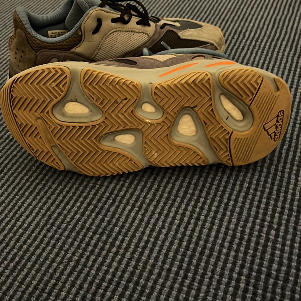 Yeezy - Picture 5 of 8